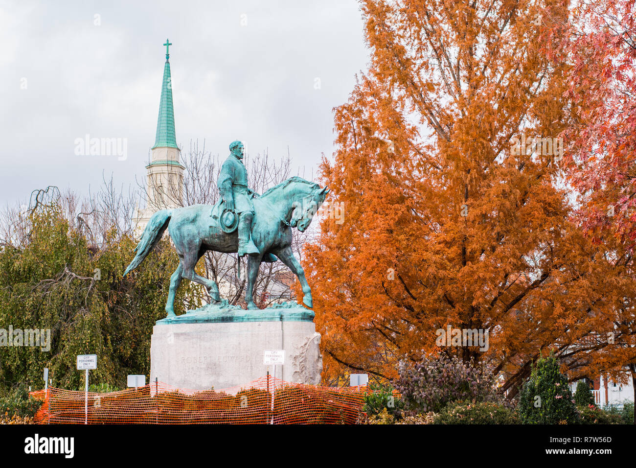 Le général Robert E. Lee le cheval en bronze dans le parc public comme les états du sud sont aux prises avec la façon d'aborder leur histoire Banque D'Images