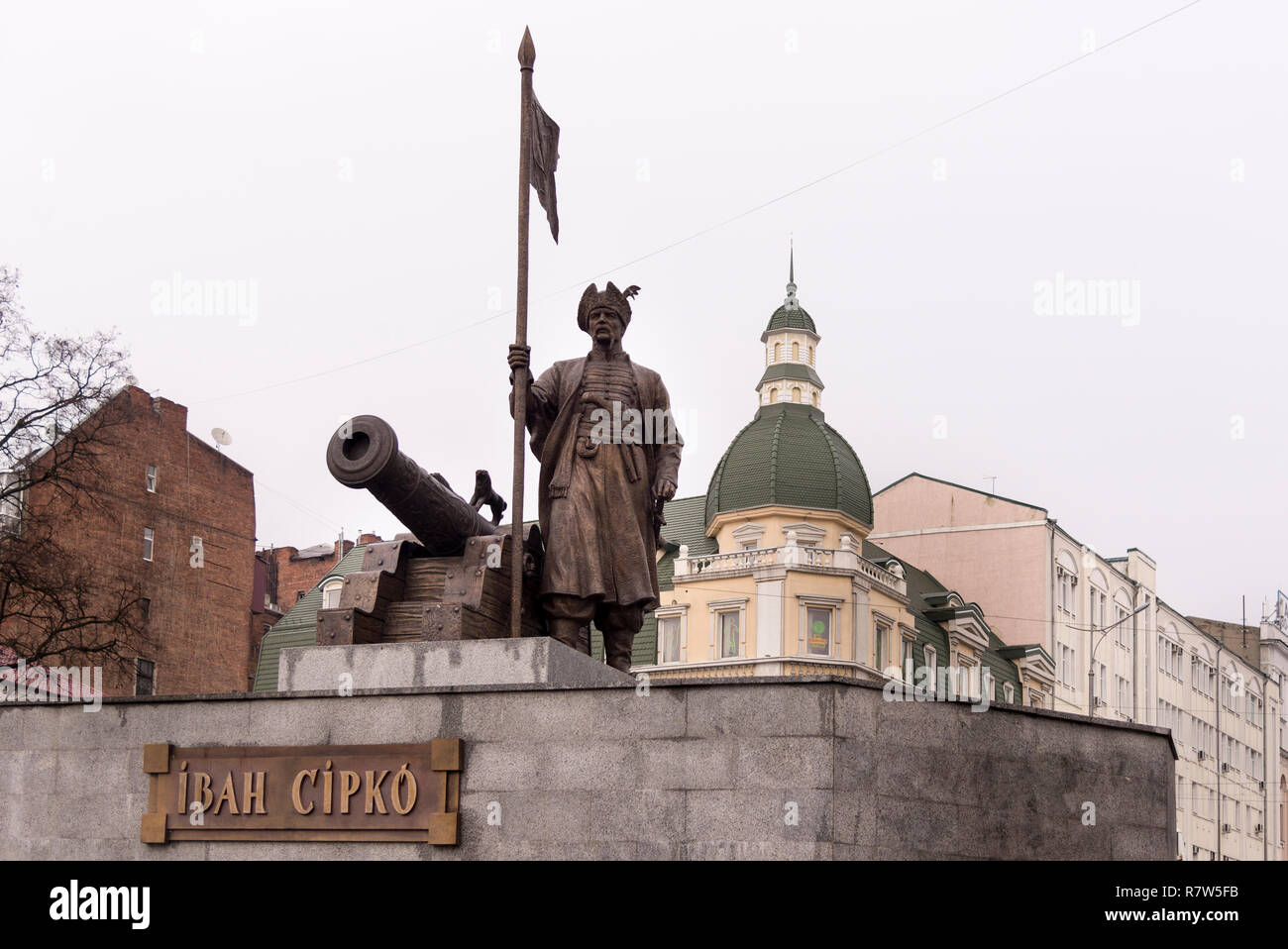 Kharkiv, Ukraine - 30 décembre 2017 Ivan Sirko Statue à Kharkiv en Ukraine. Banque D'Images