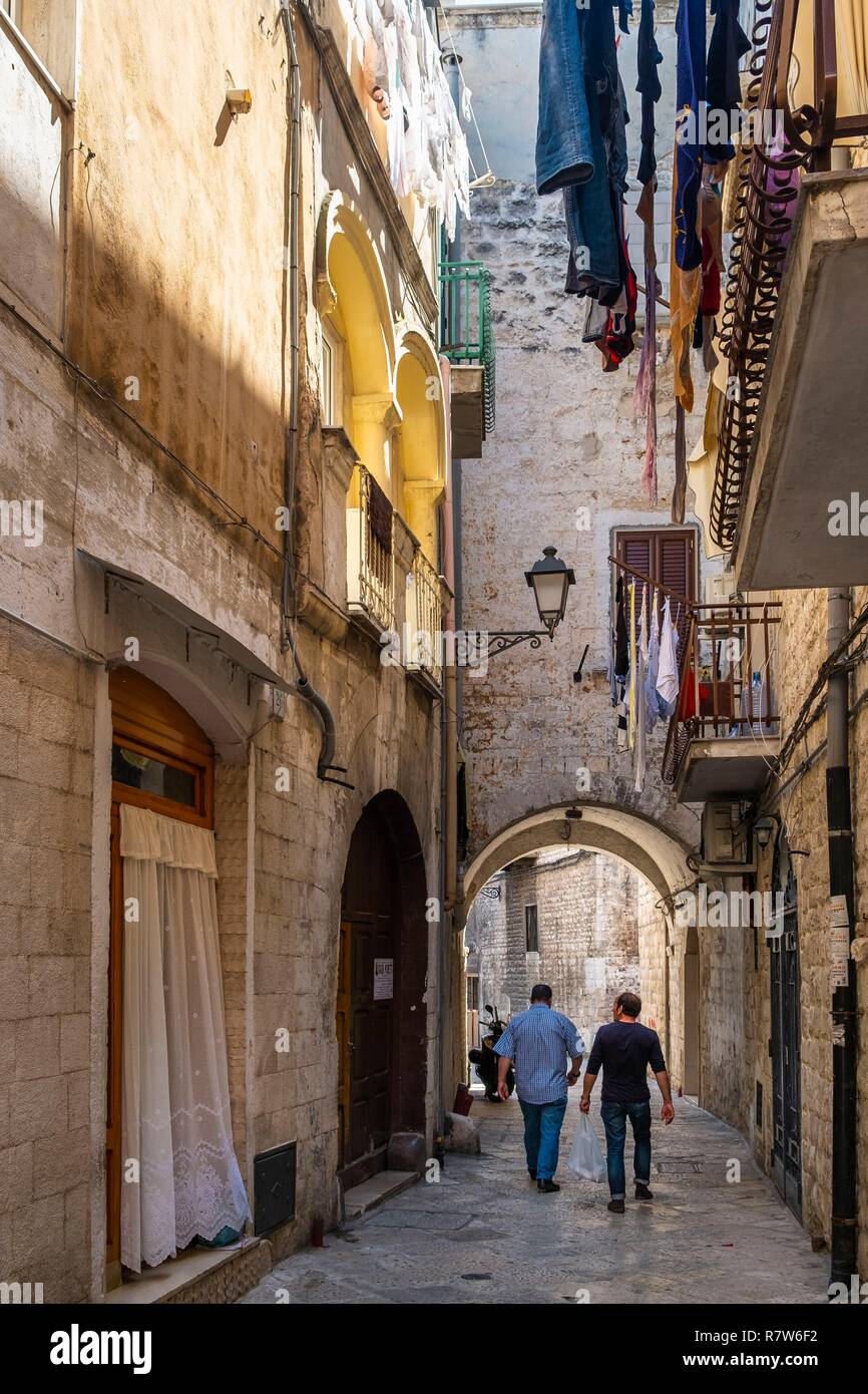 Italie, Pouilles, Bari, Vieille Ville ou Bari Vecchia, allée du centre historique Banque D'Images