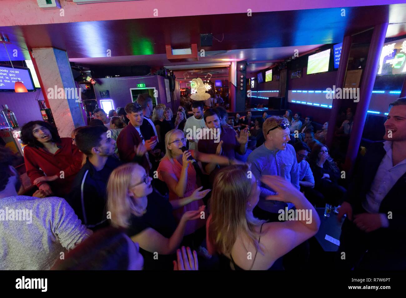La France, Bas Rhin, Strasbourg, vieille ville classée au Patrimoine Mondial de l'UNESCO, Bunny's bar karaoké, 1, rue de l'Epine Banque D'Images