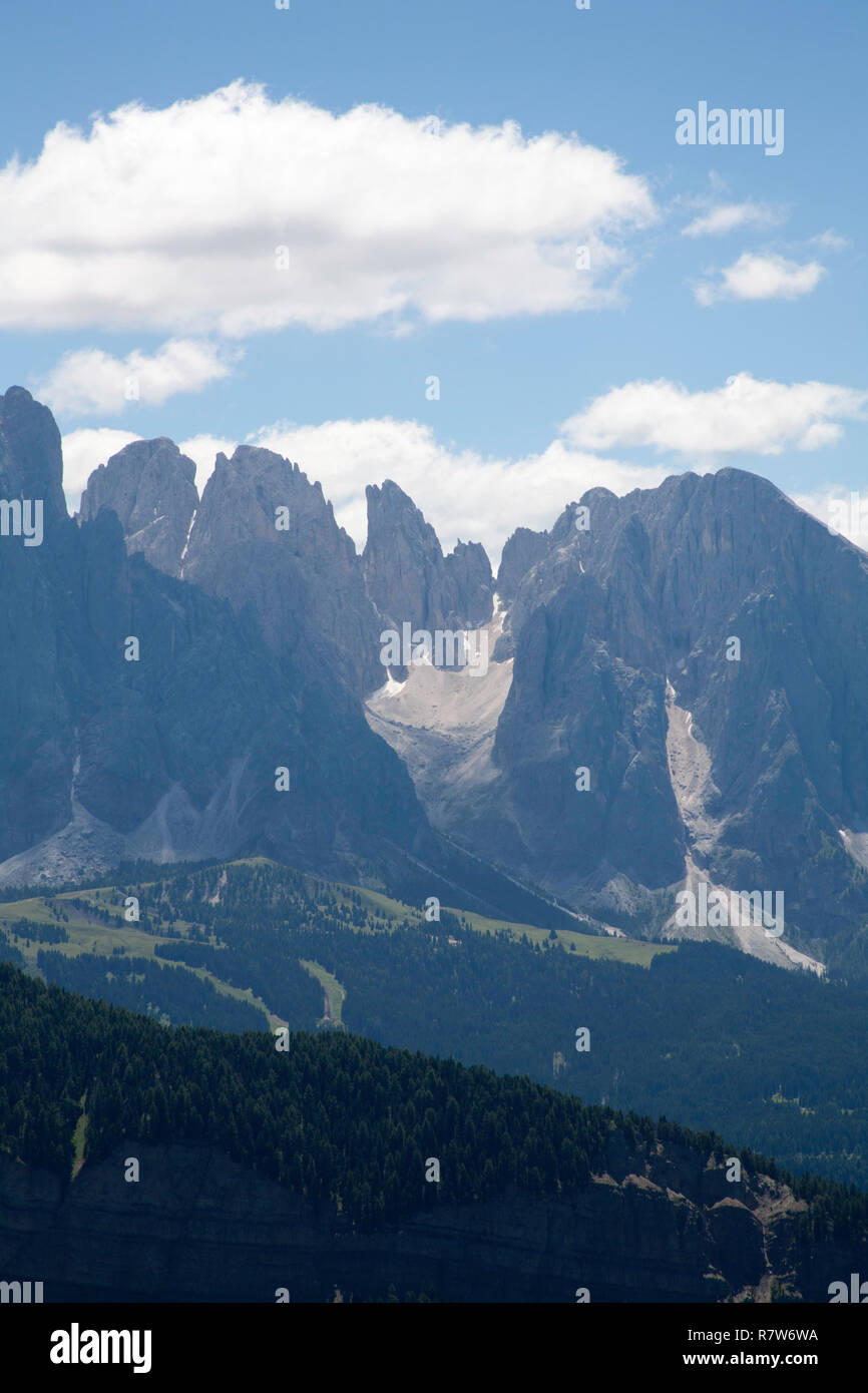 Le Funffingerspitze Plattkofel Langkofel et vu de l'Rasciesa Ortisei Val Gardena Dolomites Tyrol du Sud, Italie Banque D'Images