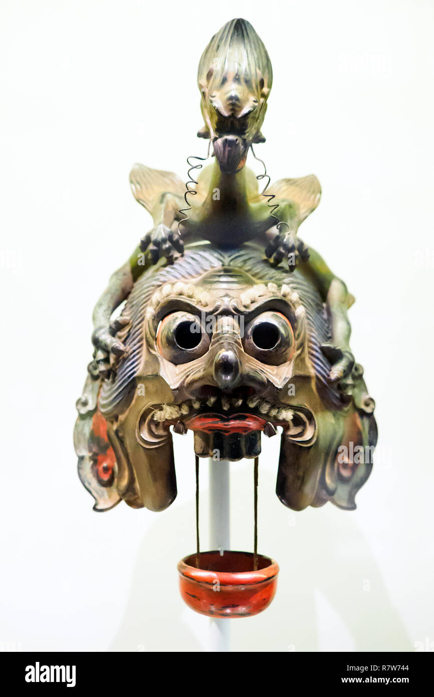 Masque de gagaku du Roi Dragon (ryo-o) 1450-1550 sculptées, peintes ou laquées, cyprès de soie et le crin Banque D'Images