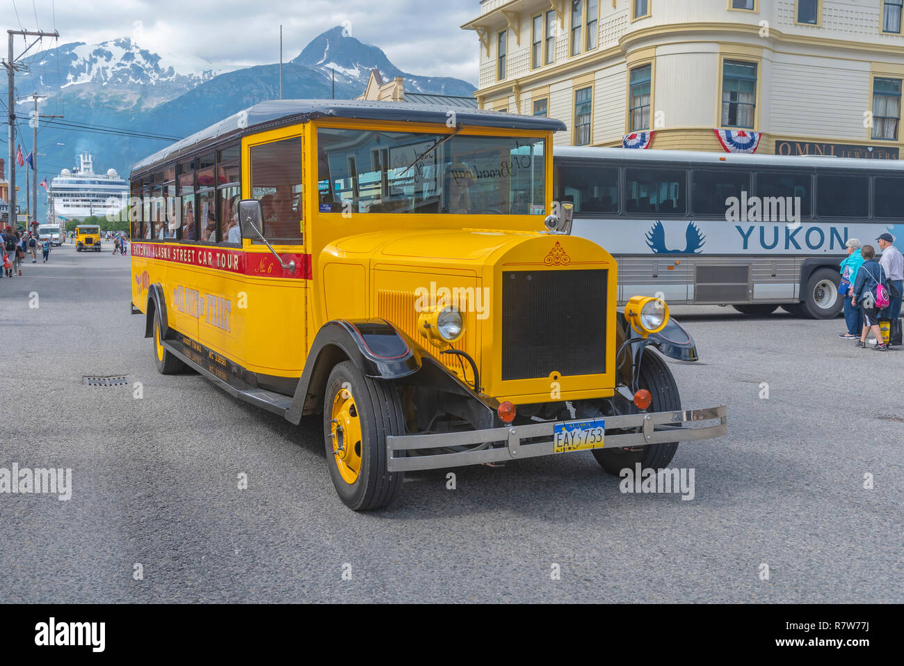 Le bus jaune, Skagway Skagway, Alaska, Klondike Gold Rush National Historical Park, États-Unis Banque D'Images