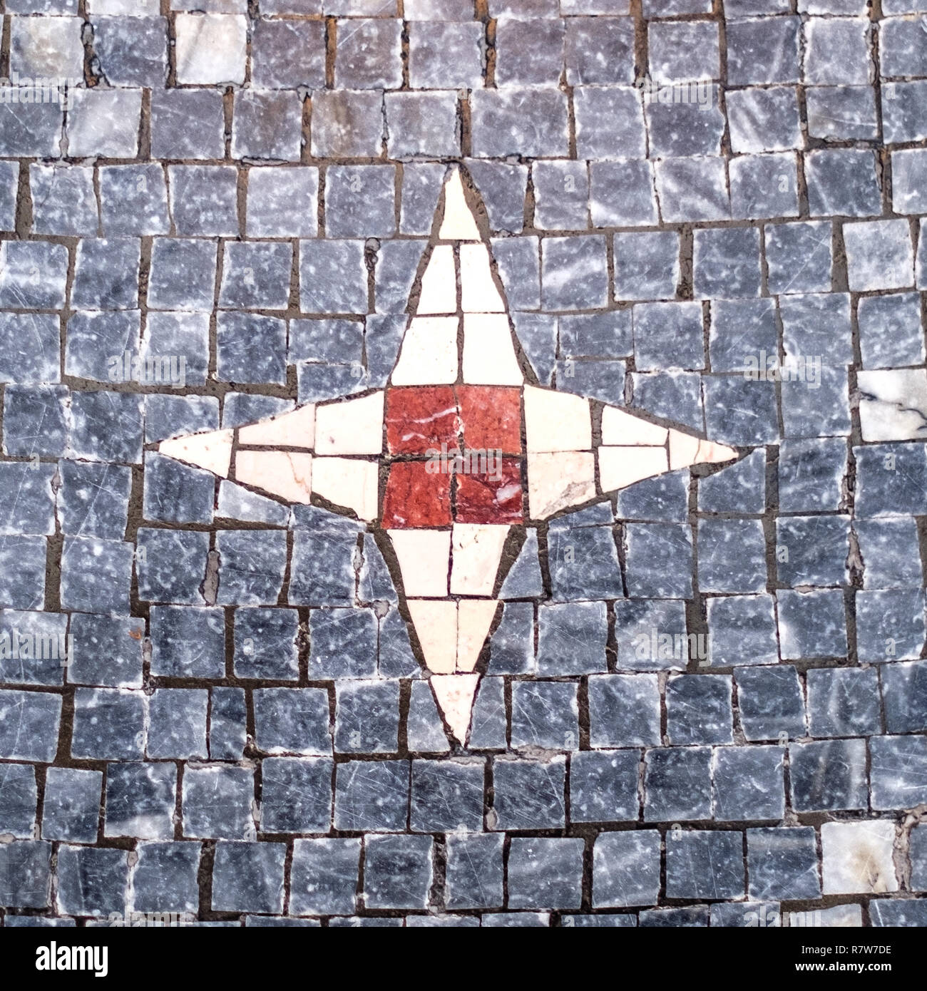 Mosaïque circulaire avec un design au centre. Misaic-de-chaussée. Conception de mosaïque. Banque D'Images