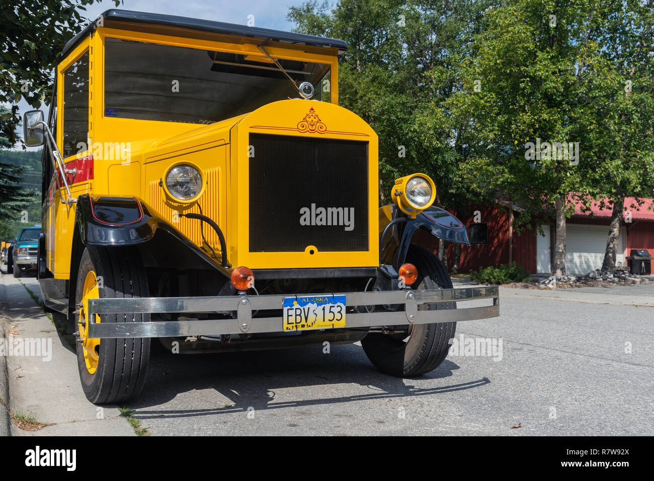 Le bus jaune, Skagway Skagway, Alaska, Klondike Gold Rush National Historical Park, États-Unis Banque D'Images