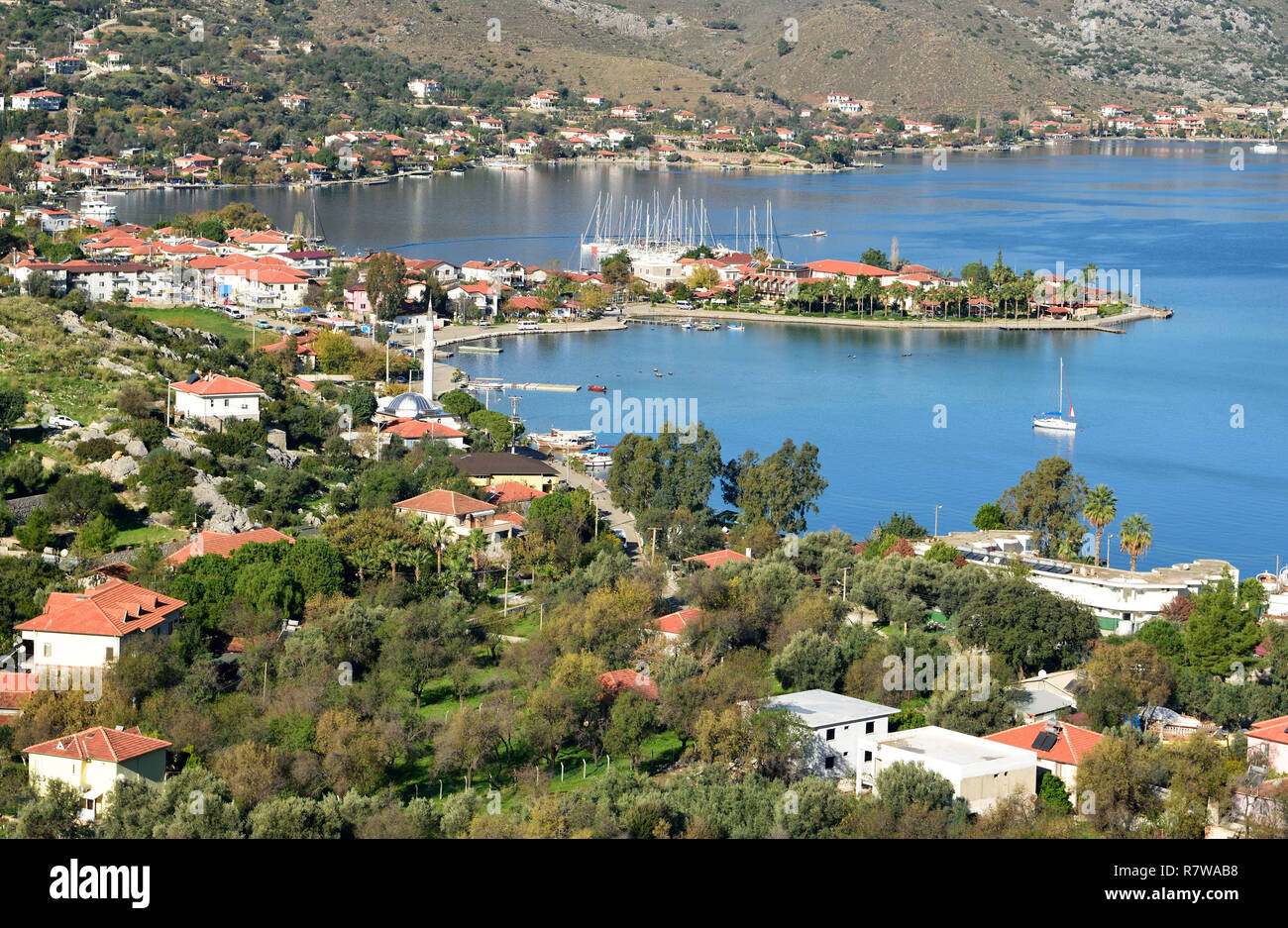 Vue sur le village côtier de Selimiye Selimiye Bay sur la péninsule de Bozburun dans Mugla province de la Turquie. Banque D'Images