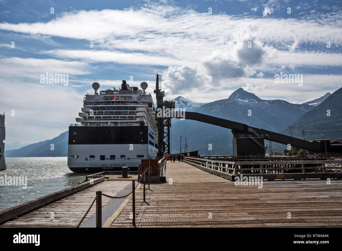 Bateau de croisière est dans le port de Skagway, Skagway, Alaska, Klondike Gold Rush National Historical Park, États-Unis Banque D'Images