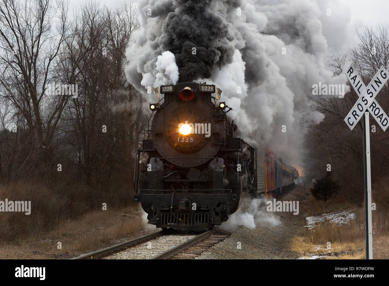 Le Pere Marquette 1225, connu comme le Pôle Express voyageant dans la campagne du Michigan Banque D'Images