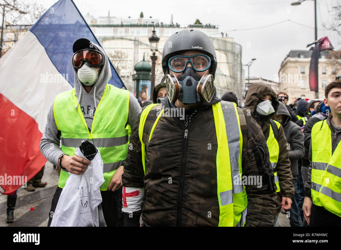 обяснение Сключи договор истински gilets jaunes masques a gaz 