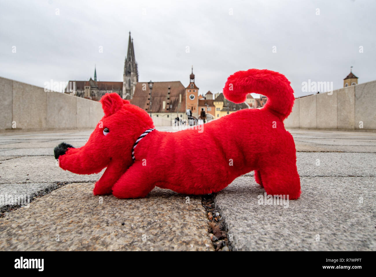 peluche chien croissant