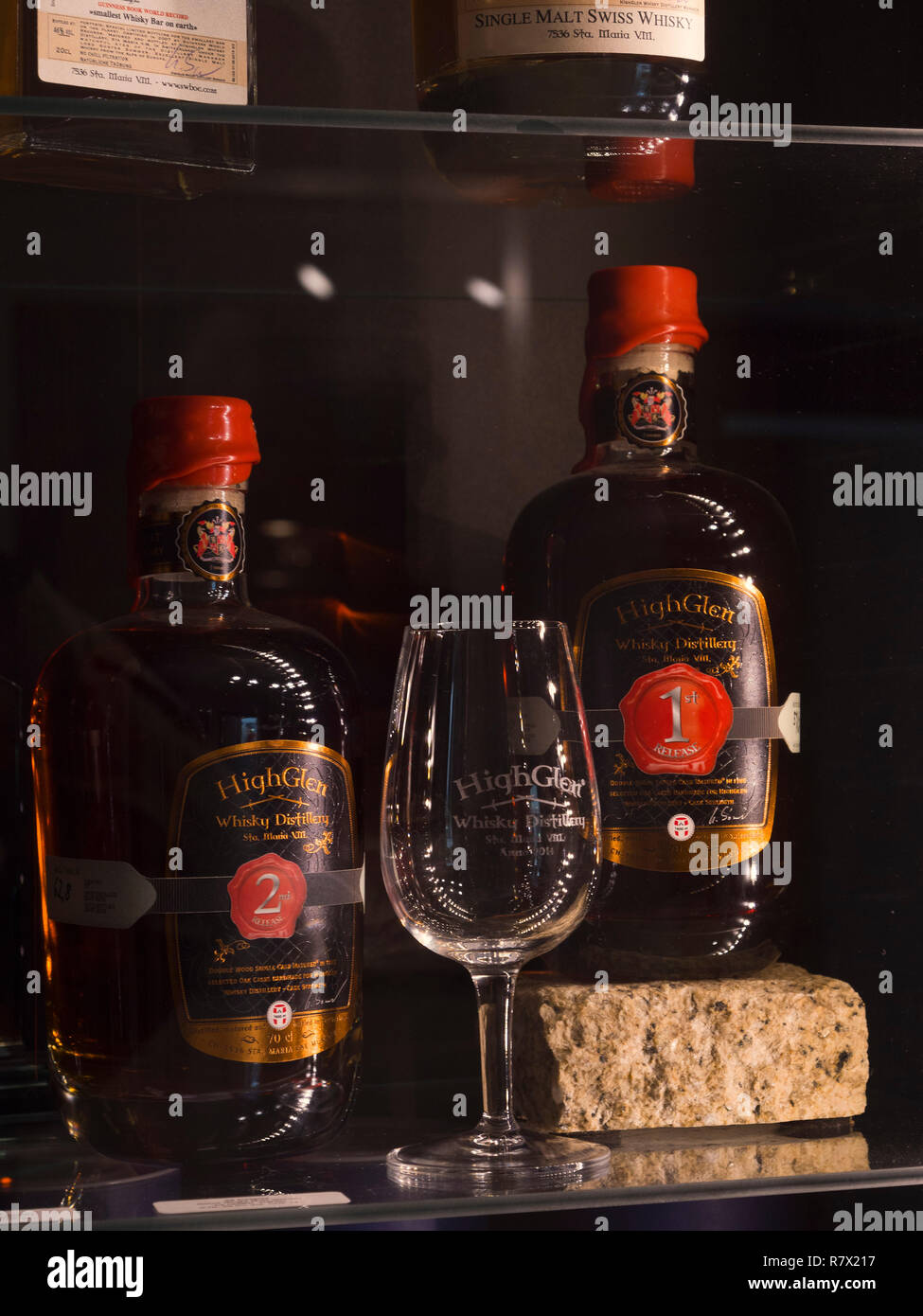 Distillerie de Whisky HighGlen, Santa Maria, Val Müstair-Münster, vallée de  l'Engadine, Grisons, Suisse Photo Stock - Alamy