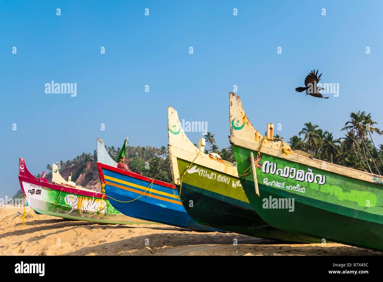 L'Inde, Etat du Kerala, Aliyirakkam Beach, bateaux de pêche traditionnels Banque D'Images