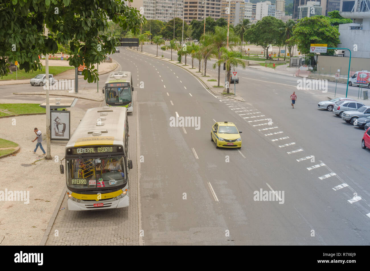 RIO DE JANEIRO, Brésil - CIRCA JAN 2016 : Bus au général OSORIO, la conduite dans le rues de Rio de Janeiro Banque D'Images