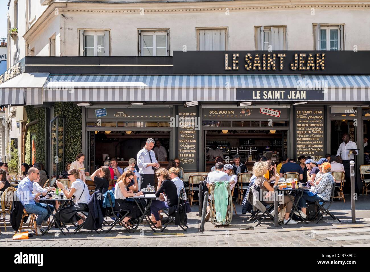 France, Paris, Abbesses, le restaurant Saint Jean Photo Stock - Alamy