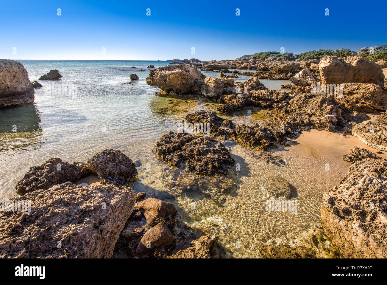 La plage de Falassarna sur l'île de Crète avec azure de l'eau claire, la Grèce, l'Europe. Banque D'Images