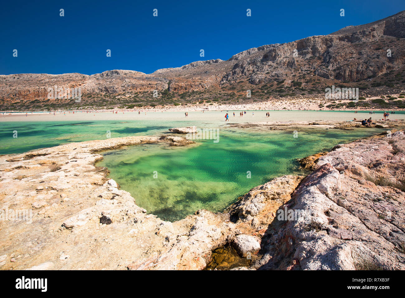 Lagon de Balos sur l'île de Crète avec azure de l'eau claire, la Grèce, l'Europe. La Crète est la plus grande et la plus peuplée des îles grecques. Banque D'Images