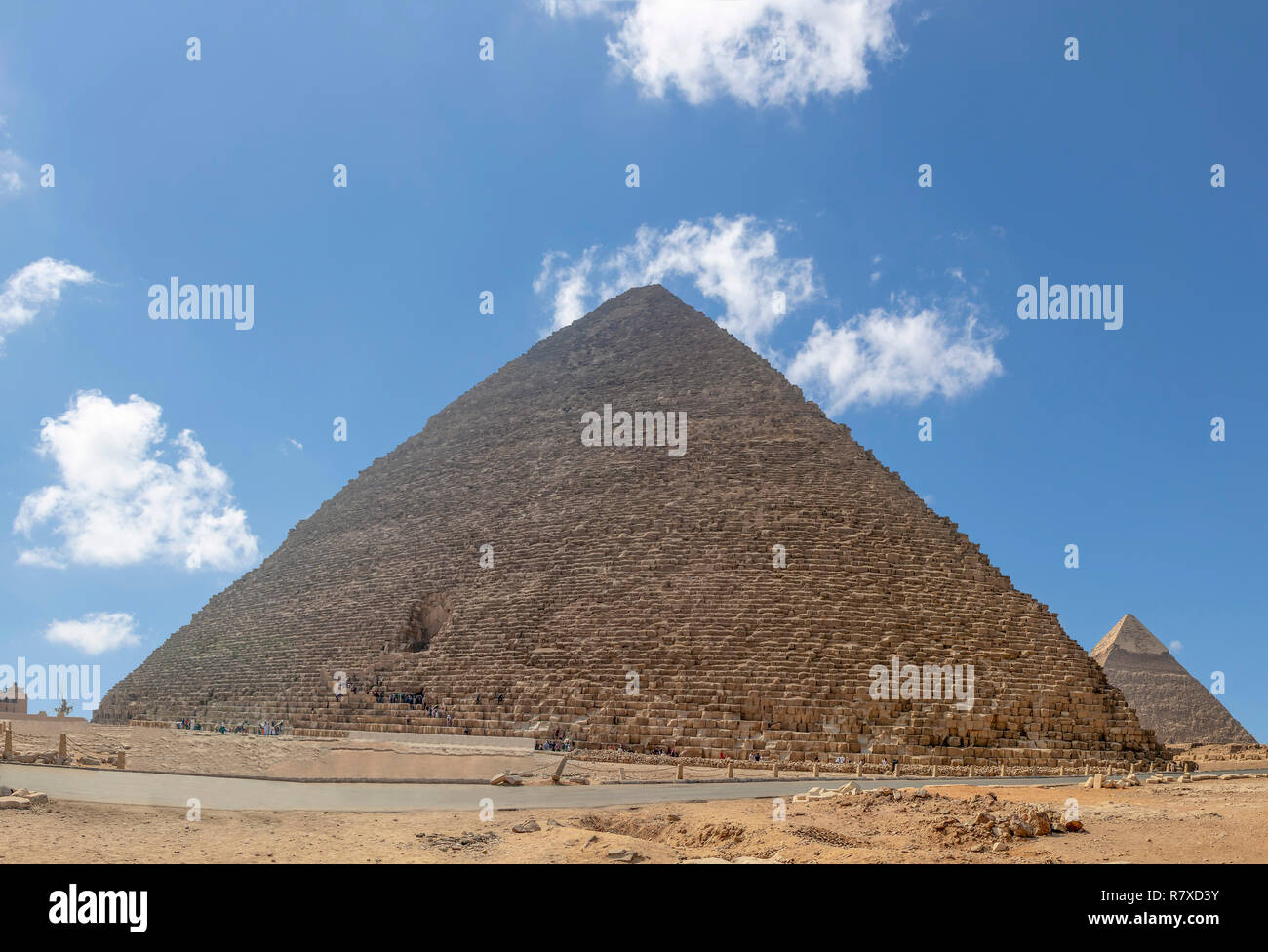 Il Grande pyramide de Gizeh (également connu sous le nom de la pyramide de Chéops et la pyramide de Kheops) est la plus ancienne et la plus grande des trois pyramides de Gizeh dans le pyr Banque D'Images