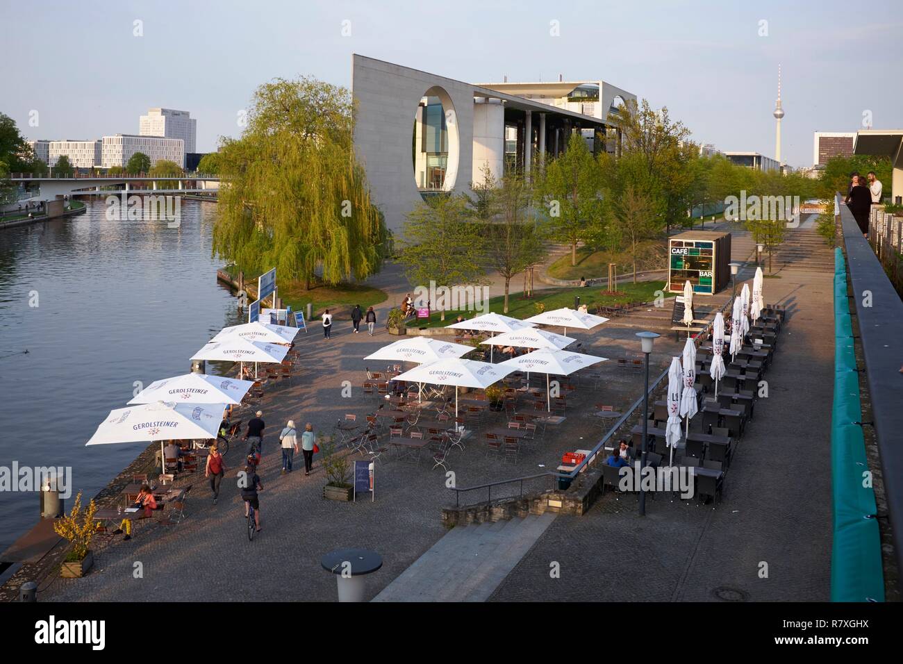 Allemagne, Berlin, quartier Tiergarten, Kanzleramt Station sur la Spree banks Banque D'Images