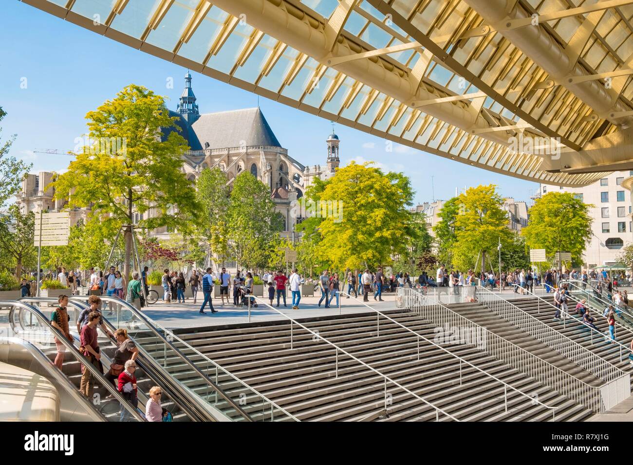 France, Paris, Châtelet-Les Halles, l'entrée du centre commercial du Forum des Halles et de l'auvent Banque D'Images