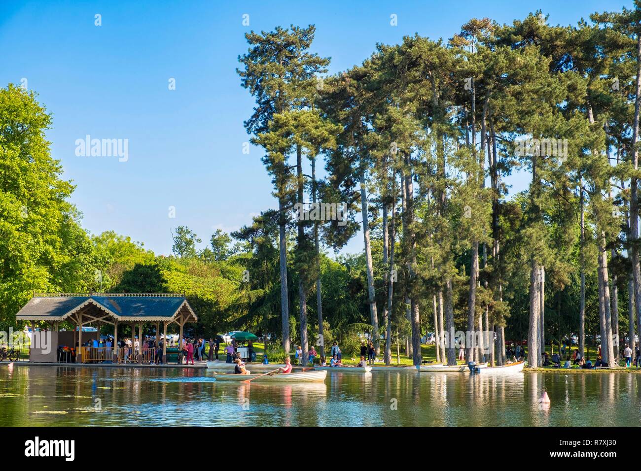France, Paris, Bois de Boulogne, Lac, chalet de location de bateau Banque D'Images