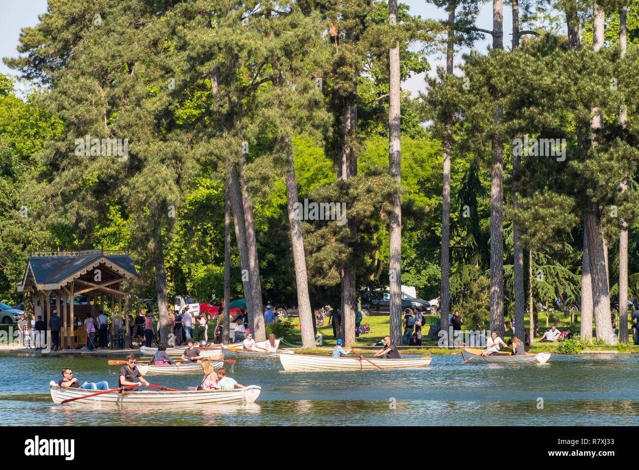 France, Paris, Bois de Boulogne, Lac, chalet de location de bateau Banque D'Images