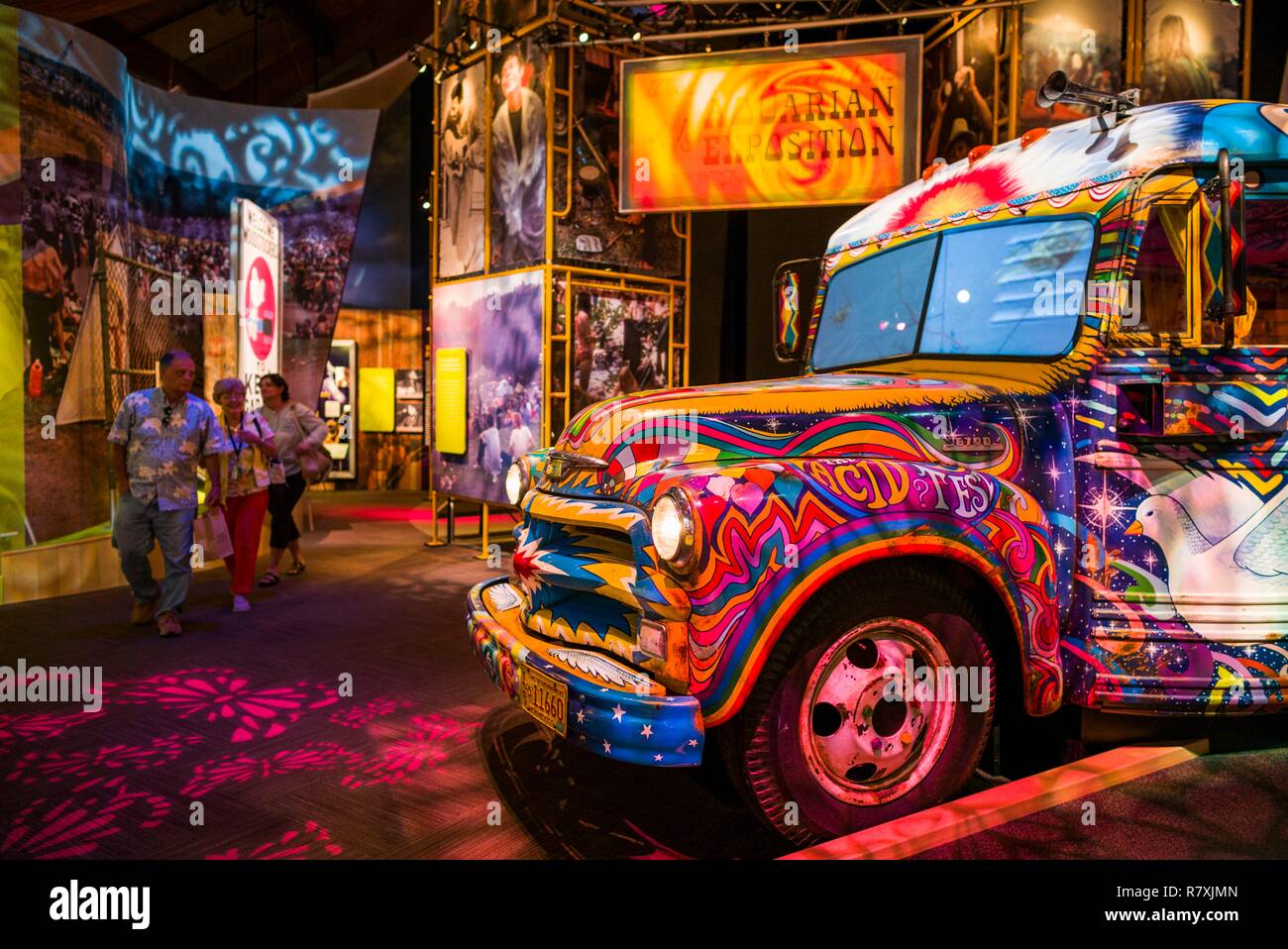 United States, New York, montagnes Catskill, Bethel, site de la 1969, le Festival de Woodstock Museum à Bethel Woods, bus hippie flower power typique Banque D'Images