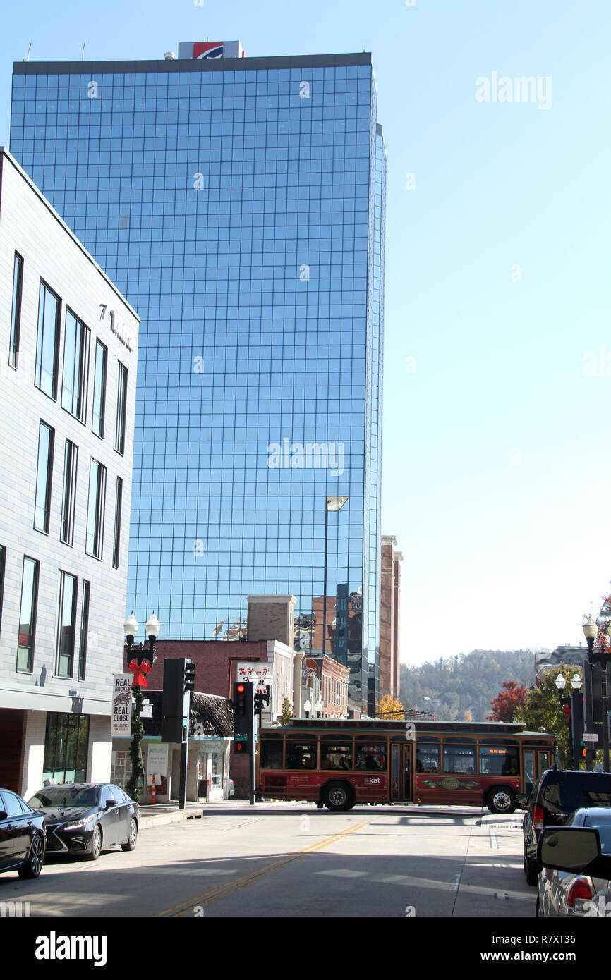 Le bâtiment moderne de la First Tennessee Bank dans le centre-ville de Knoxville, TN, États-Unis Banque D'Images