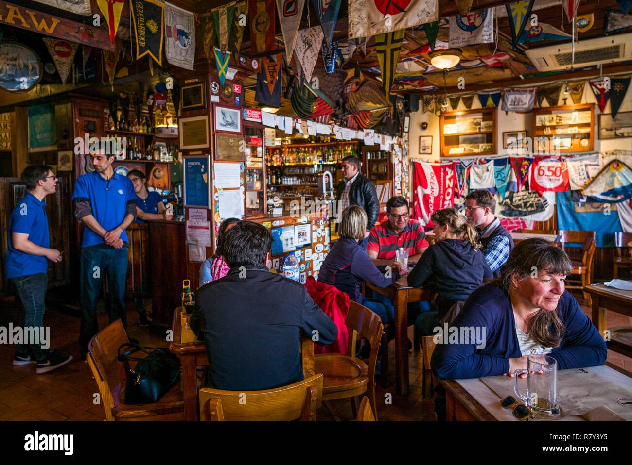 Le Portugal, Açores, île de Faial, Horta, Peter Café Sport, célèbre bar et restaurant les marins, de l'intérieur Banque D'Images