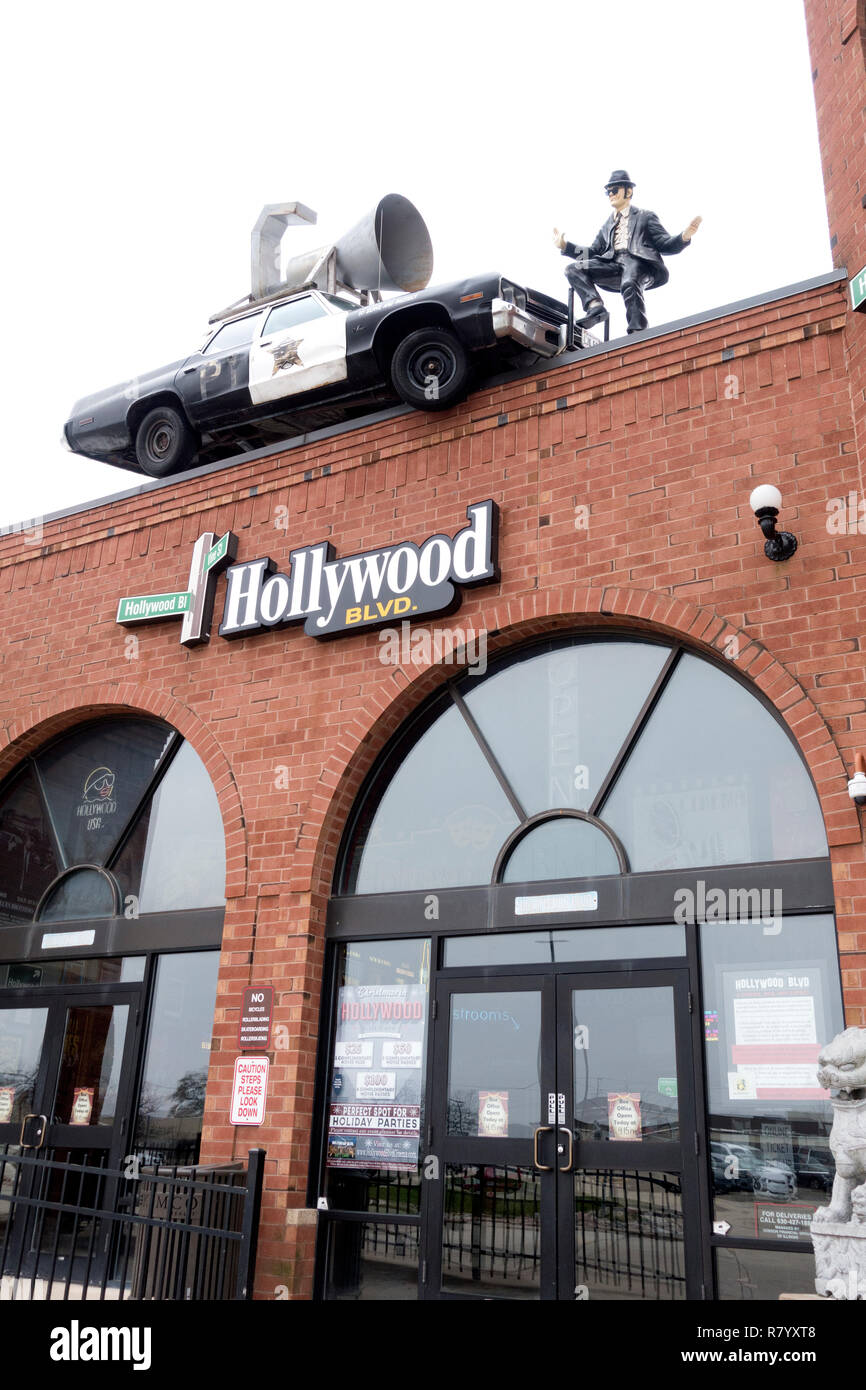 Hollywood Boulevard Cafe sur le toit avec le Blues Brother, Dan Akroyd, nouvelle voiture de police et haut-parleur. Woodridge Illinois IL USA Banque D'Images