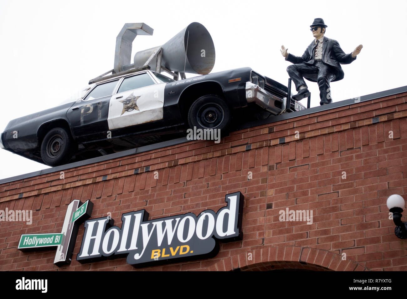 Sur le toit d'Hollywood Boulevard Cafe Blues Frère Dan Akroyd par nouvelle voiture de police avec haut-parleur. Woodridge Illinois IL USA Banque D'Images