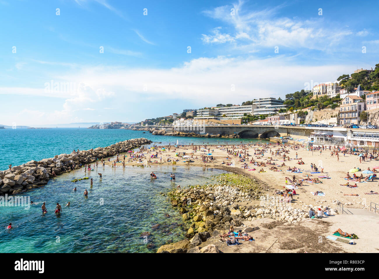 Les Gens Se Baigner Et Sur La Plage Du Prophète à Marseille