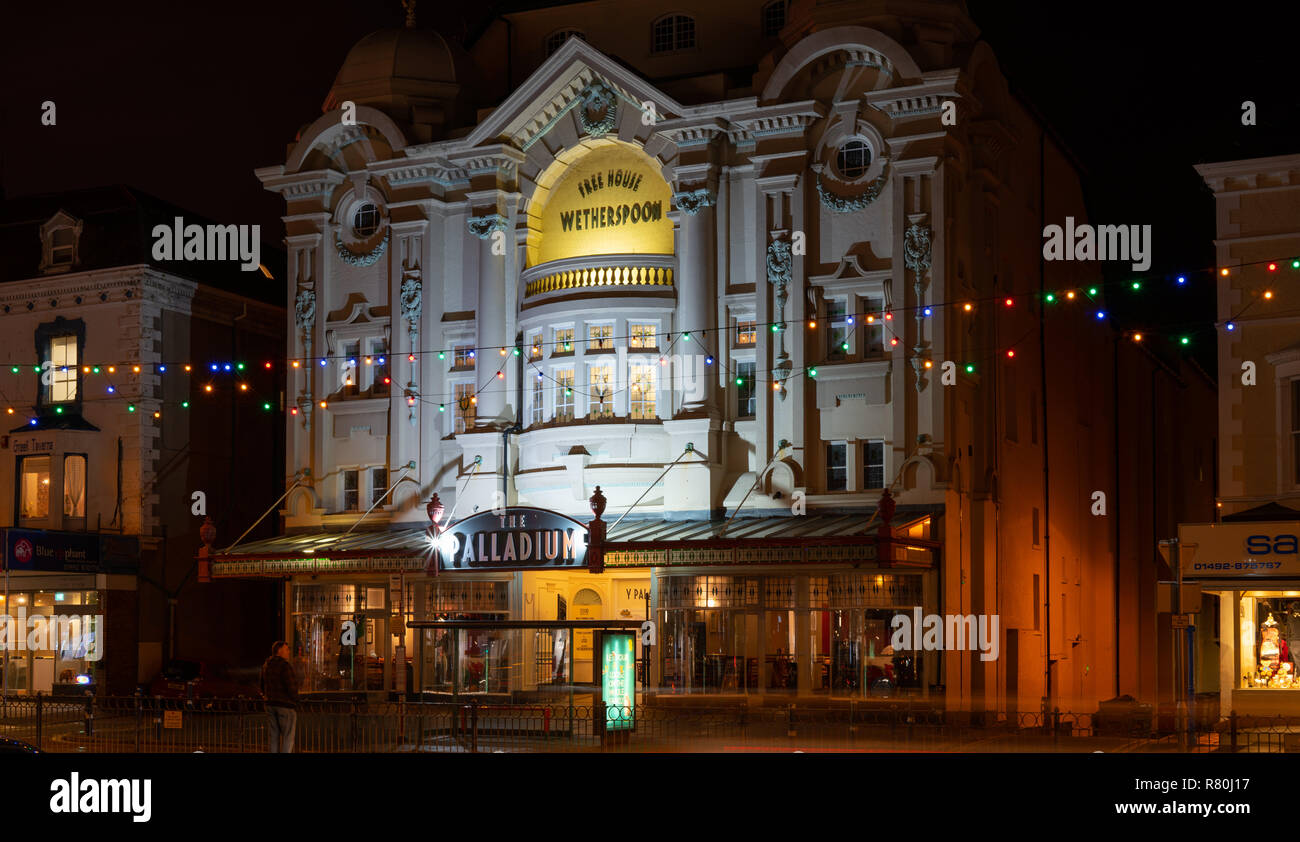 Le Palladium, Pub Gloddaeth Avenue, Llandudno, un vieux cinéma convertie, enregistrés et conservés par la chaîne Pub Wetherspoons. Image prise en octobre 2018. Banque D'Images