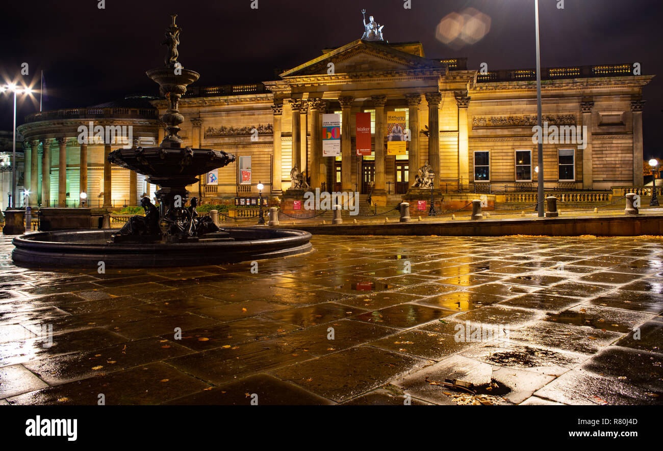 La Walker Art Gallery, Liverpool, avec la Fontaine Steble en premier plan. Image prise en octobre 2018. Banque D'Images