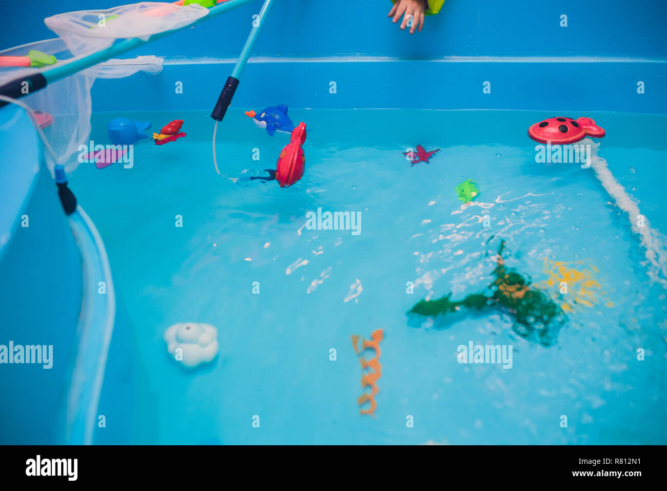 Bebe Mignon Petit Jeu Pour Enfants Peche Du Poisson En Plastique Jouets Photo Stock Alamy Bebe Mignon Petit Jeu Pour Enfants Peche Du Poisson En Plastique Jouets Photo Stock Alamy