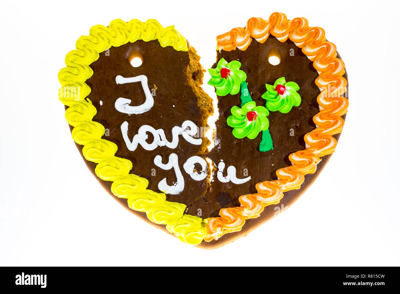 Broken gingerbread heart avec le message "I love you", image symbolique de séparation ou de divorce Banque D'Images
