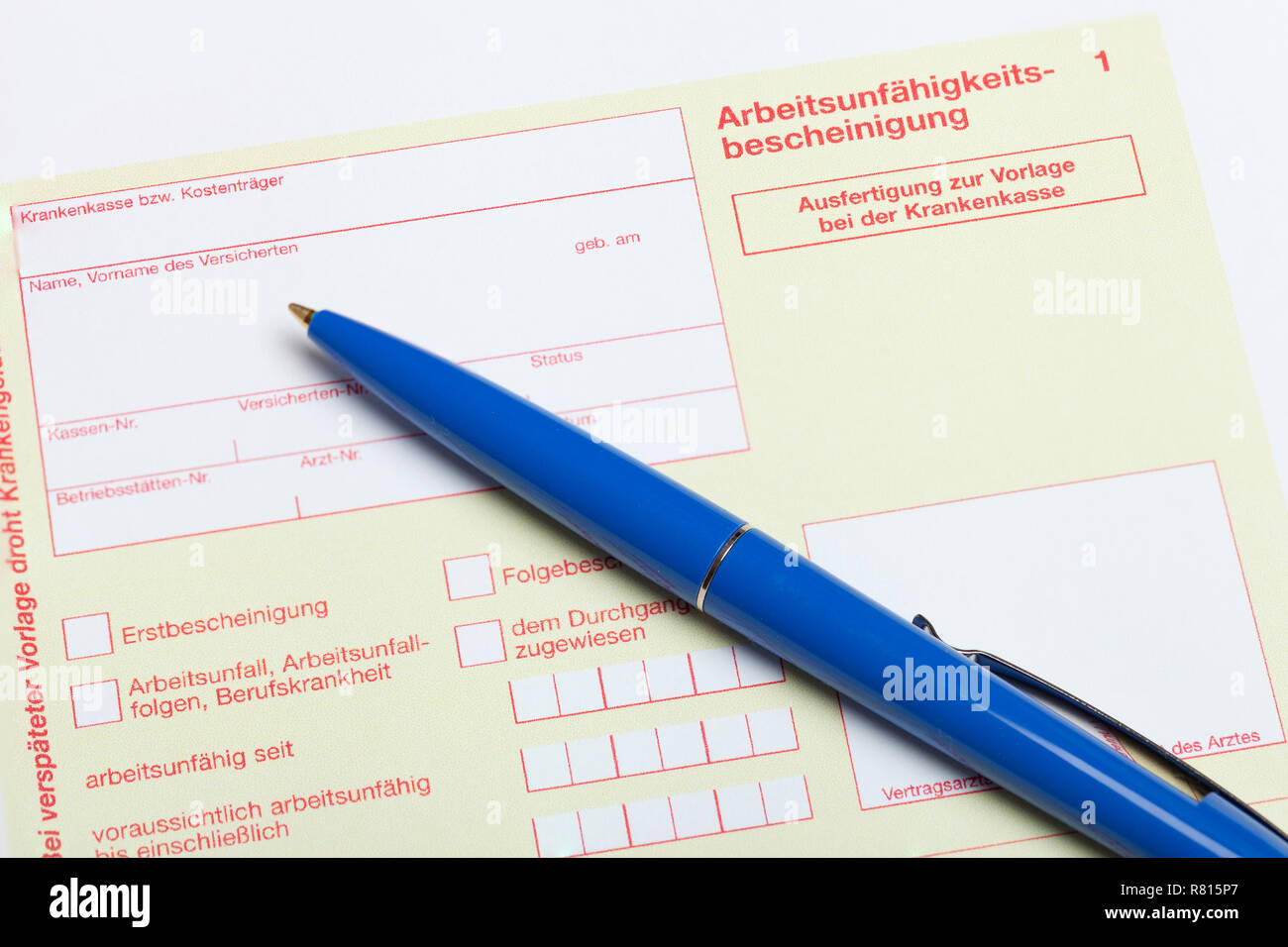 Un formulaire, un certificat d'incapacité de travail avec stylo à bille, Allemagne Banque D'Images