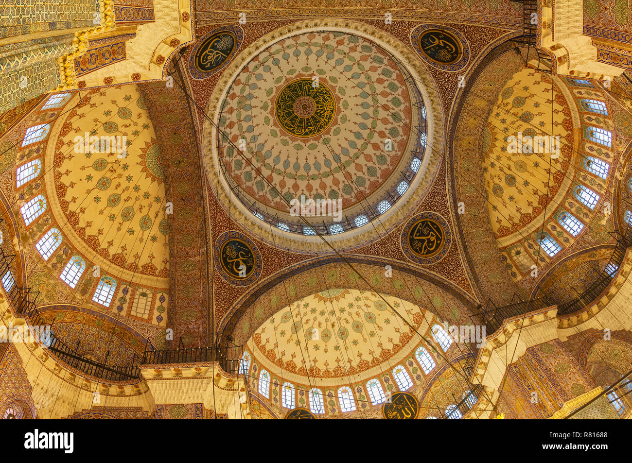 L'intérieur, Yeni Cami ou nouvelle mosquée, dômes et coupoles, Istanbul, côté européen, Istanbul, Turquie, Province du côté européen Banque D'Images