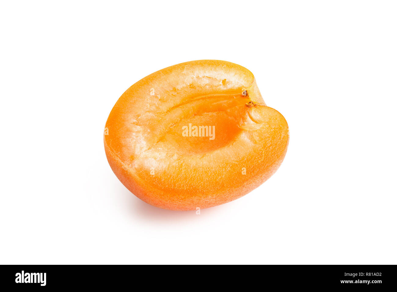 L'abricot. Abricot frais mûrs isolé sur fond blanc. Dans une coupe d'abricot Banque D'Images
