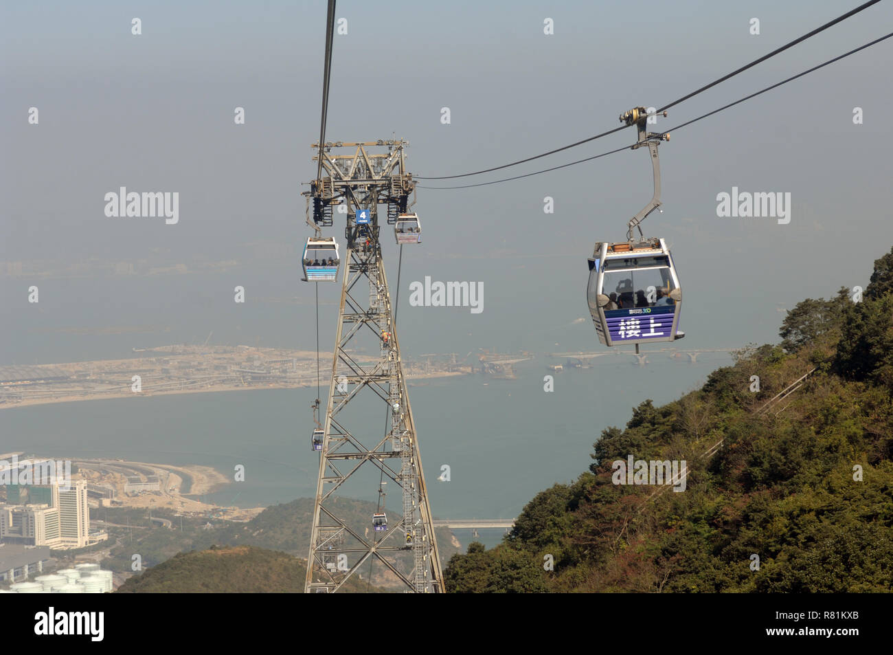 Vue du village de Ngong Ping 360 télésiège du Tian Tan Buddha, Ngong Ping, Lantau Island, Hong Kong, Chine. Banque D'Images