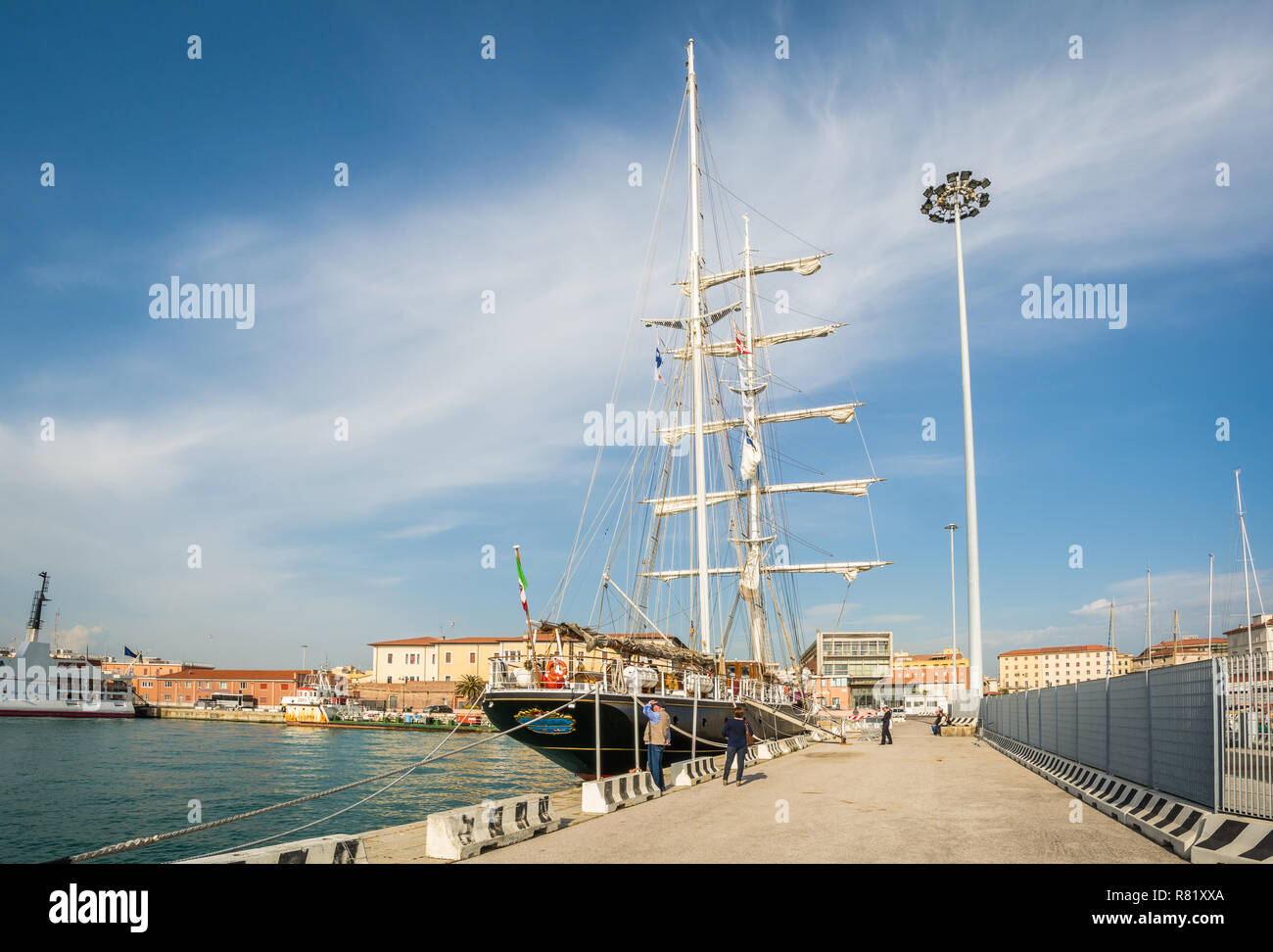 Nef 'Italia' amarré dans le port de Livourne. c'est un brigantin, actif comme voilier-école de la marine italienne. Banque D'Images