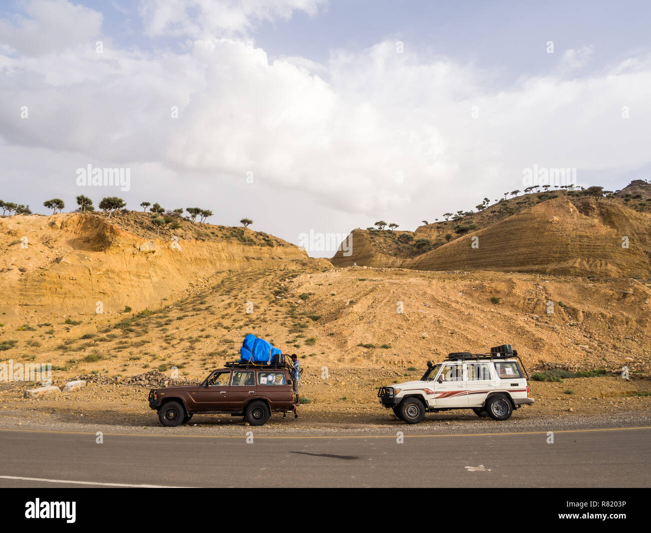 La dépression de Danakil (Ethiopie) - le 29 juin 2016 : Les personnes qui voyagent dans des jeeps en dépression Danakil, l'Éthiopie, le meilleur endroit sur Terre. Banque D'Images