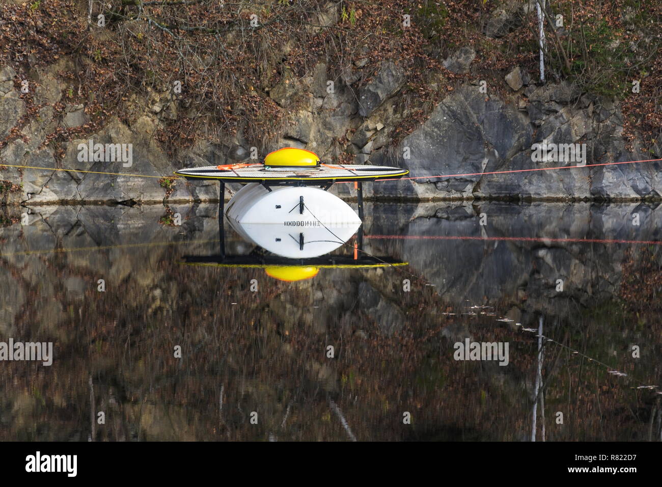 Laboratoire de recherche sous l'Hydronaut et station de formation pour la simulation de missions spatiales flottant sur la surface de l'eau, carrière, Jesenny Czech Republ Banque D'Images