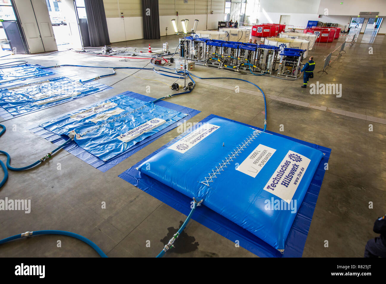 Usine de traitement de l'eau potable de la THW, Agence fédérale de secours technique, de l'UF-15 mobile TWAA, système d'approvisionnement en eau pour une utilisation Banque D'Images