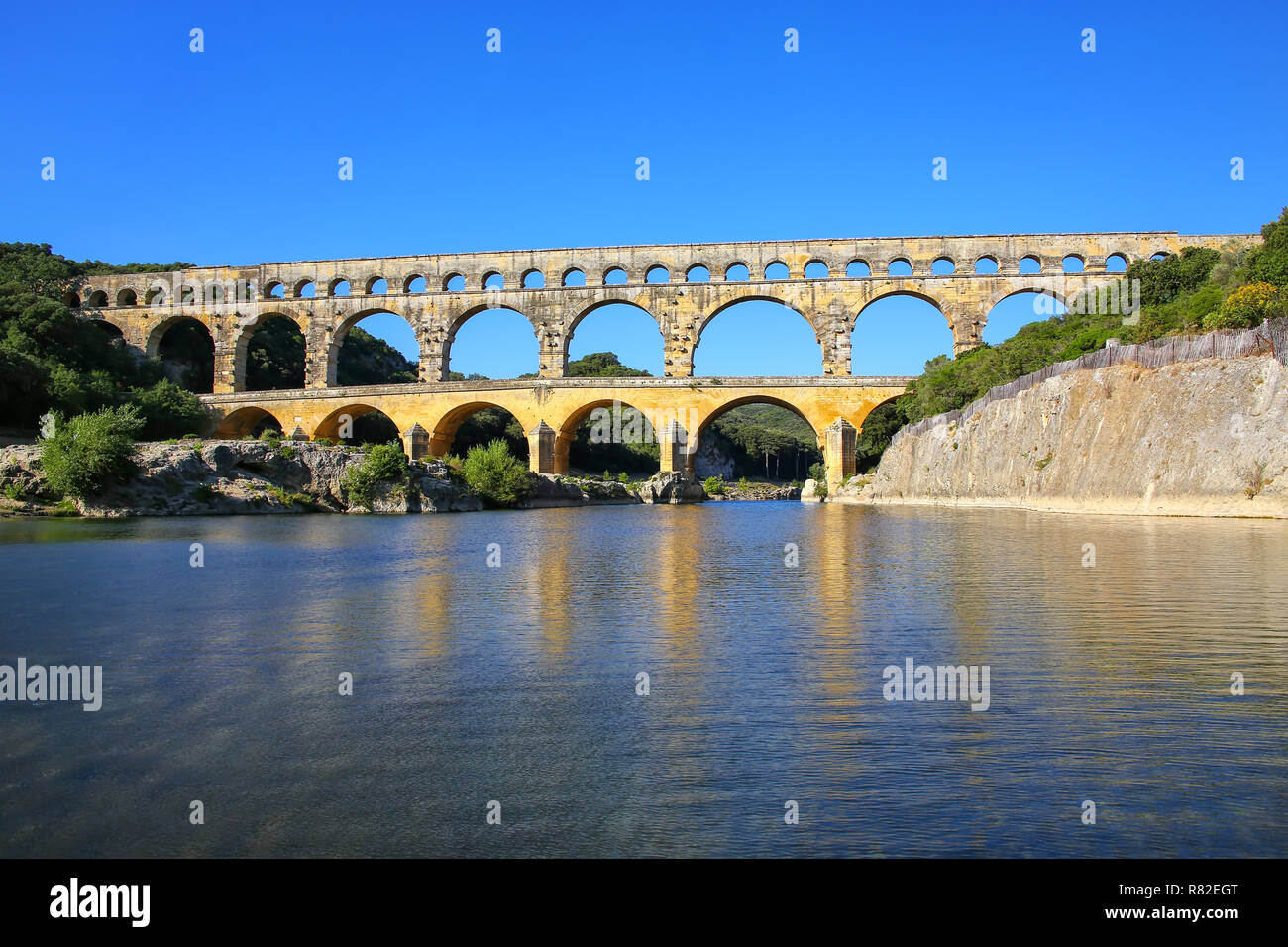 Pont du Gard aqueduc Gardon, dans le sud de la France. Il est le plus élevé de tous les des aqueducs romains. Banque D'Images