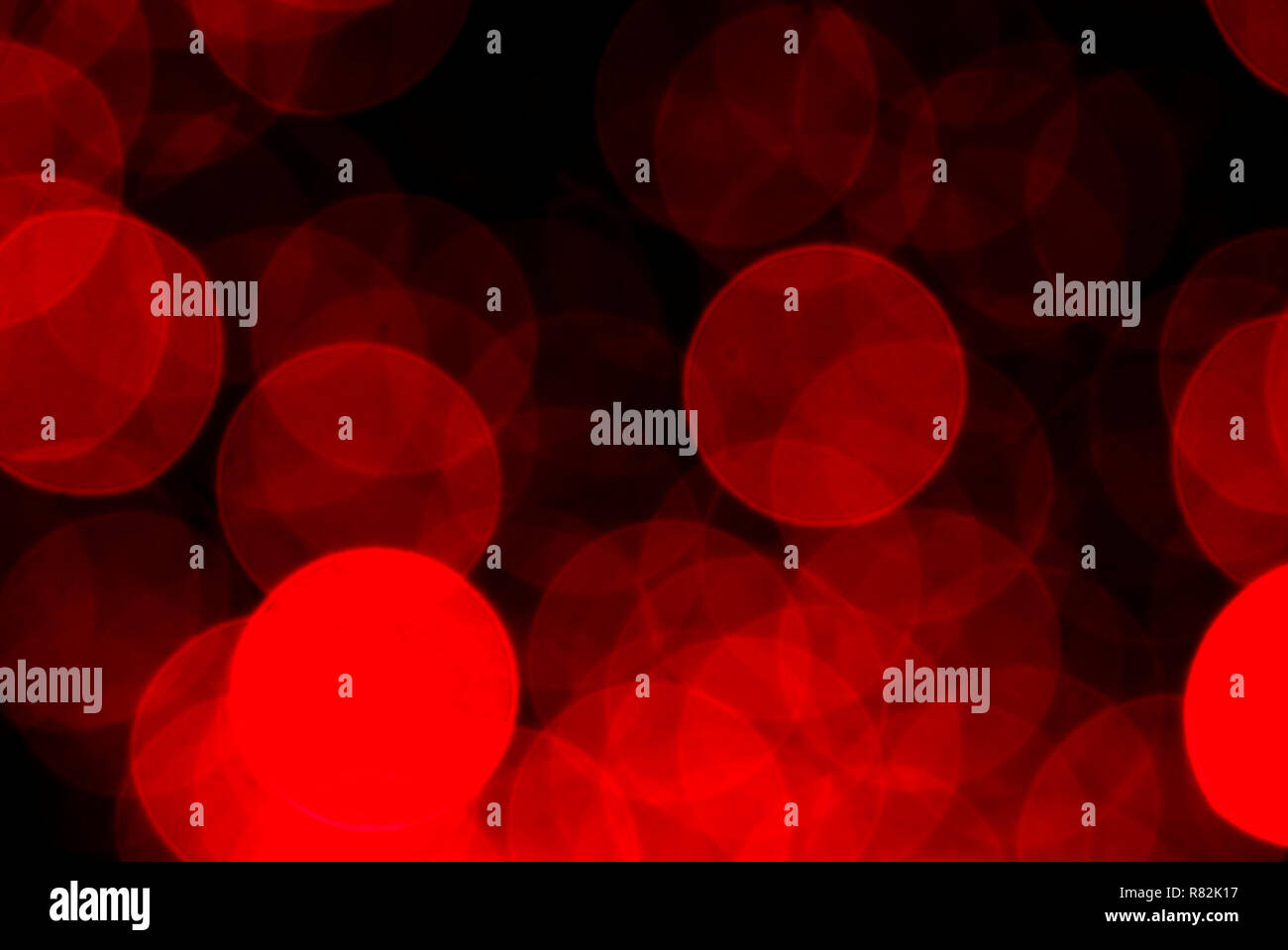 Lumière rouge flou abstrait ornement, beaucoup de points brillants dans la nuit, Noël arrière-plan Banque D'Images