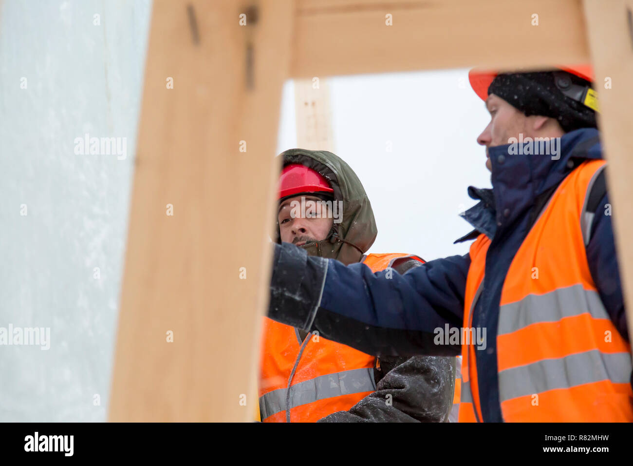 Les installateurs à la construction de la ville de glace Banque D'Images