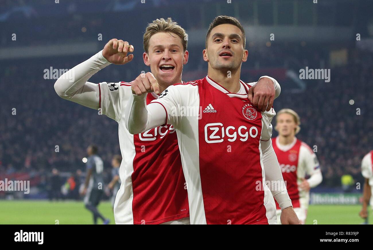 Firo : 12.12.2018 football : football, Ligue des Champions, saison 2018/2019 phase groupe CL, match retour Ajax Amsterdam - FCB Bayern Munich Munich Ajax Frenkie de Jong Ajax, Tadi Dušan ‡, Dusan Tadic, la jubilation, la joie, plaisir, rire, rires, émotion, goaljubel, geste, geste, au bout de 2 : 1 | conditions dans le monde entier Banque D'Images