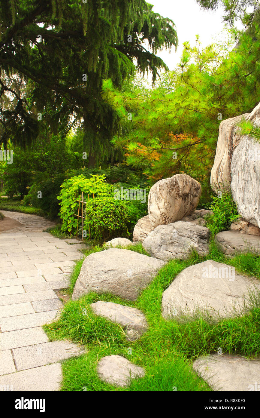 Jardin d'ornement à côté de la Grande Pagode de l'Oie Sauvage, Xian, province du Shaanxi, Chine Banque D'Images