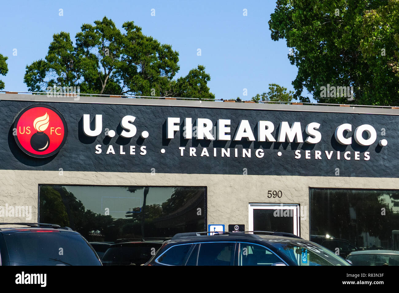 14 août 2018 Sunnyvale / CA / USA - Armes à feu aux États-Unis CO. magasin d'armes locaux offrant une gamme complète de services liés aux armes à feu situé à South San Francisco b Banque D'Images