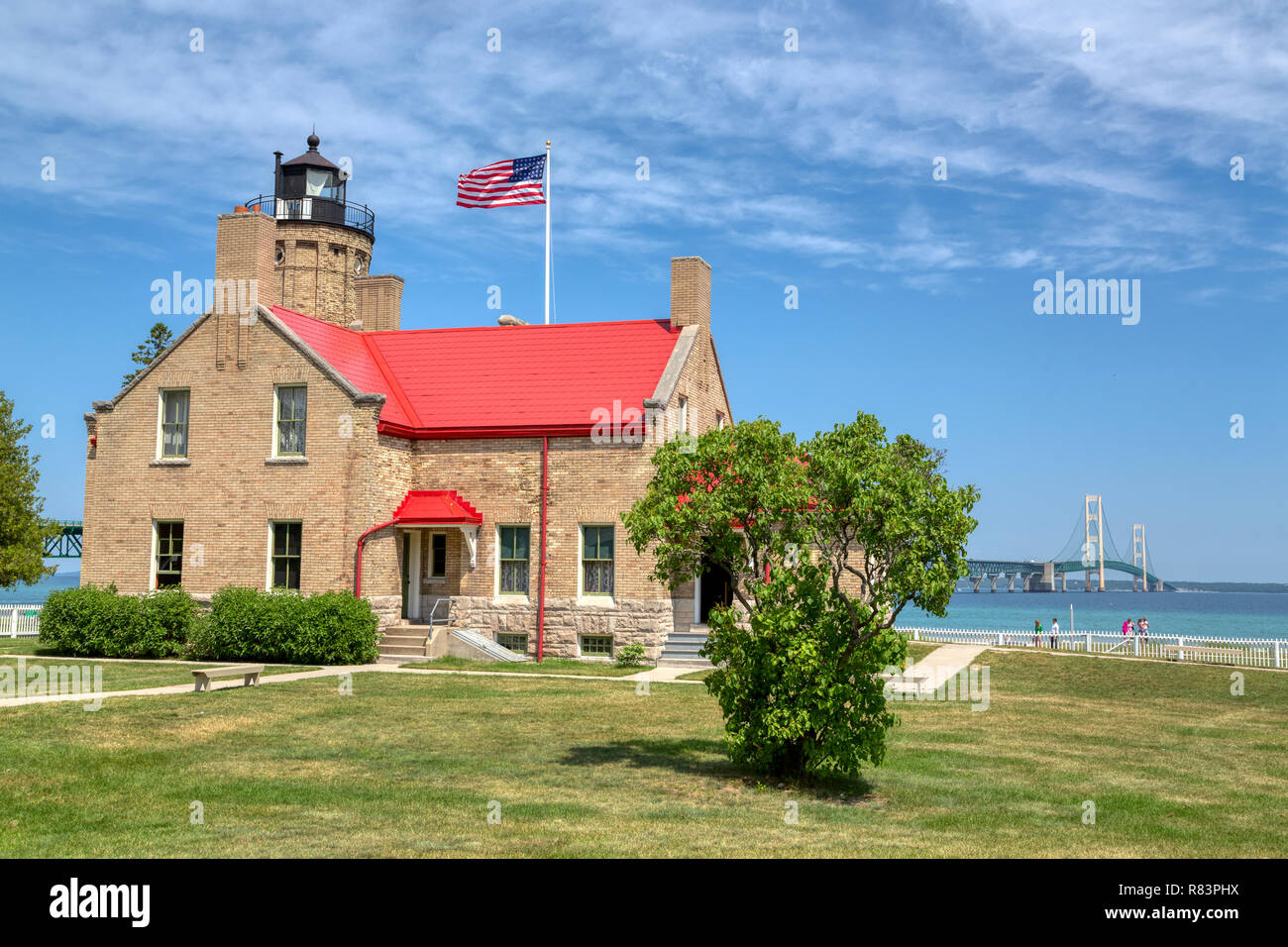 3 juillet 2013, MACKINAW CITY, MI : Le vieux phare Mackinac Point, construit en 1889, attire des milliers de touristes par an en tant que musée. Banque D'Images